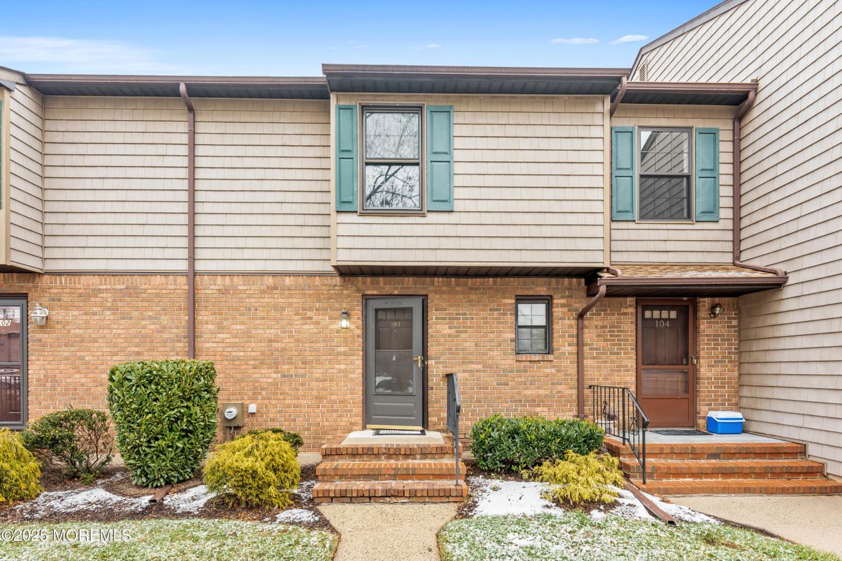 Exterior, Facade, Brick Facade, Rowhouse