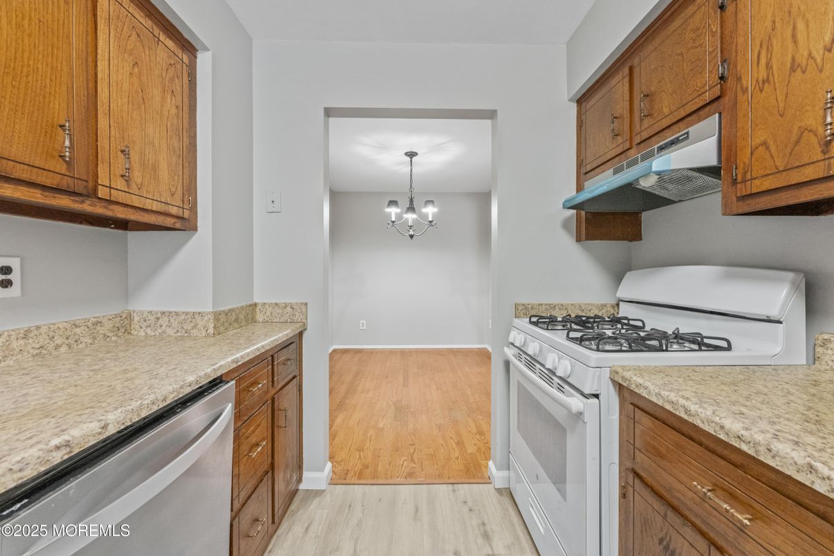 Chandelier, Interior, Kitchen, Wood Texture Flooring
