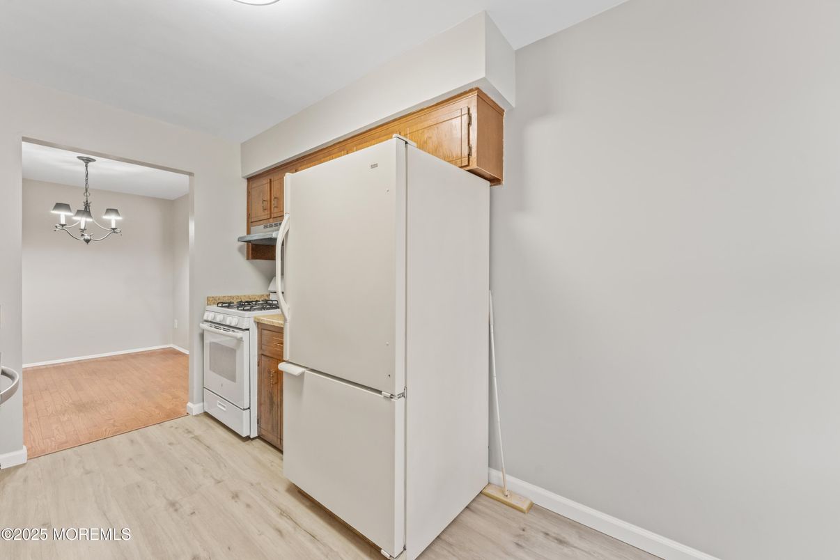 Chandelier, Interior, Kitchen, Wood Texture Flooring