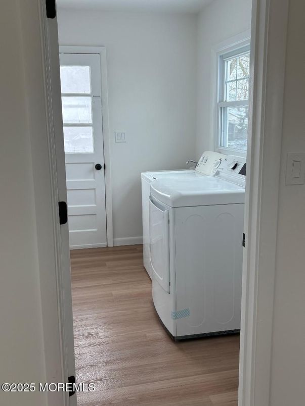 Interior, Washer, Wood Texture Flooring