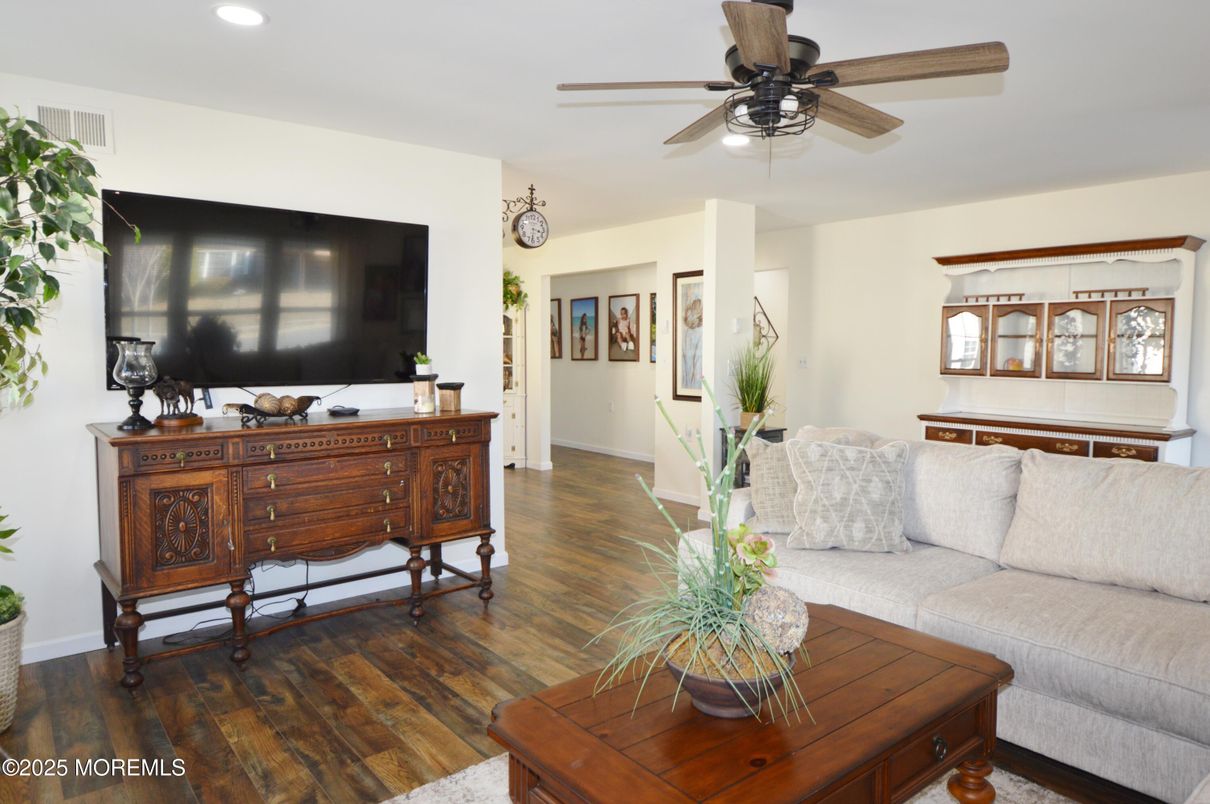 Interior, Living room, Recessed Lighting, Wood Texture Flooring