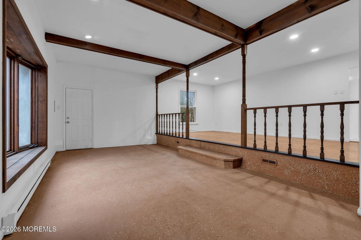 Empty room, Interior, Recessed Lighting, Wooden Beams