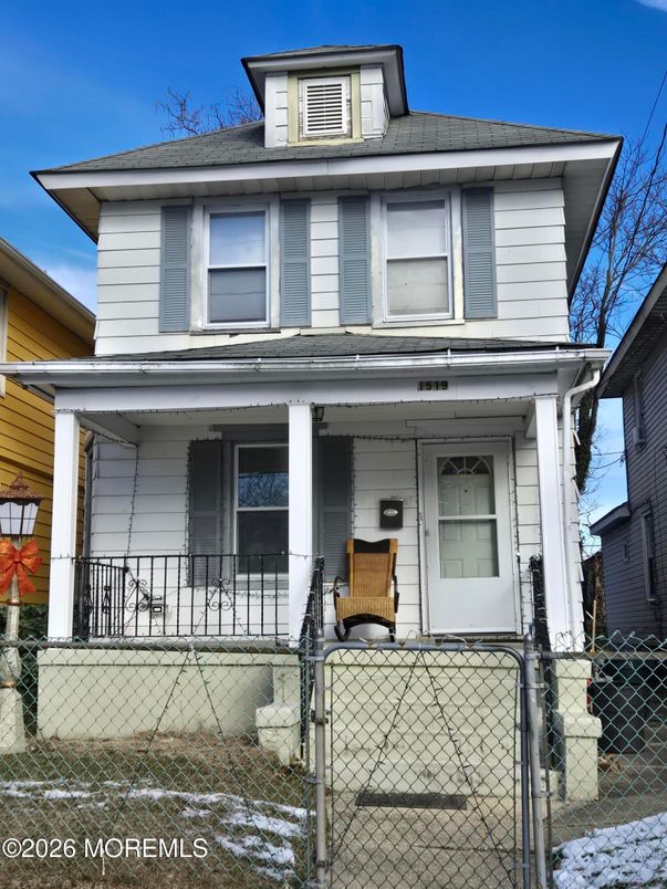 Exterior, Facade, American Foursquare