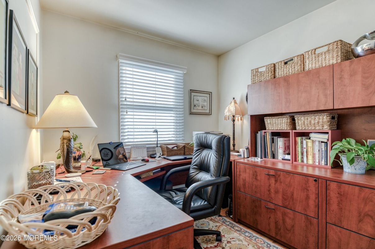 Home Office, Interior