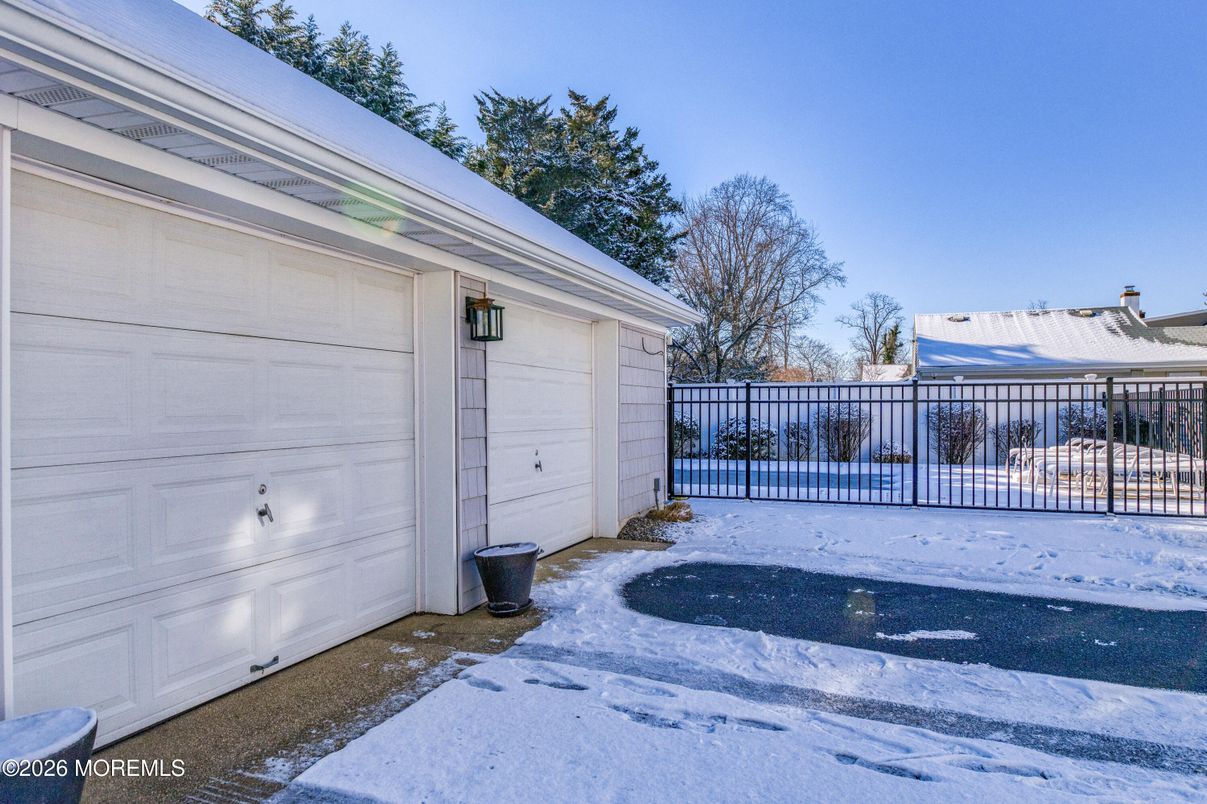Detached Garage, Exterior