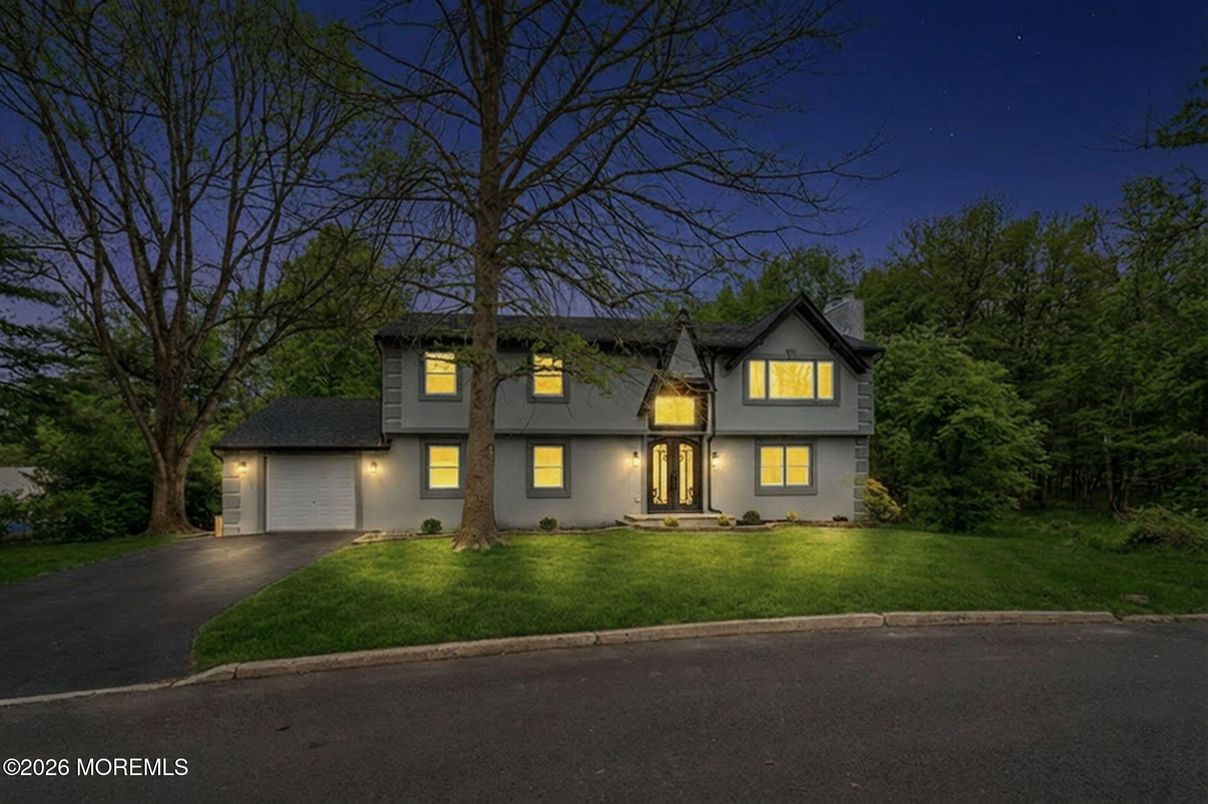 Attached, Exterior, Facade, Farmhouse