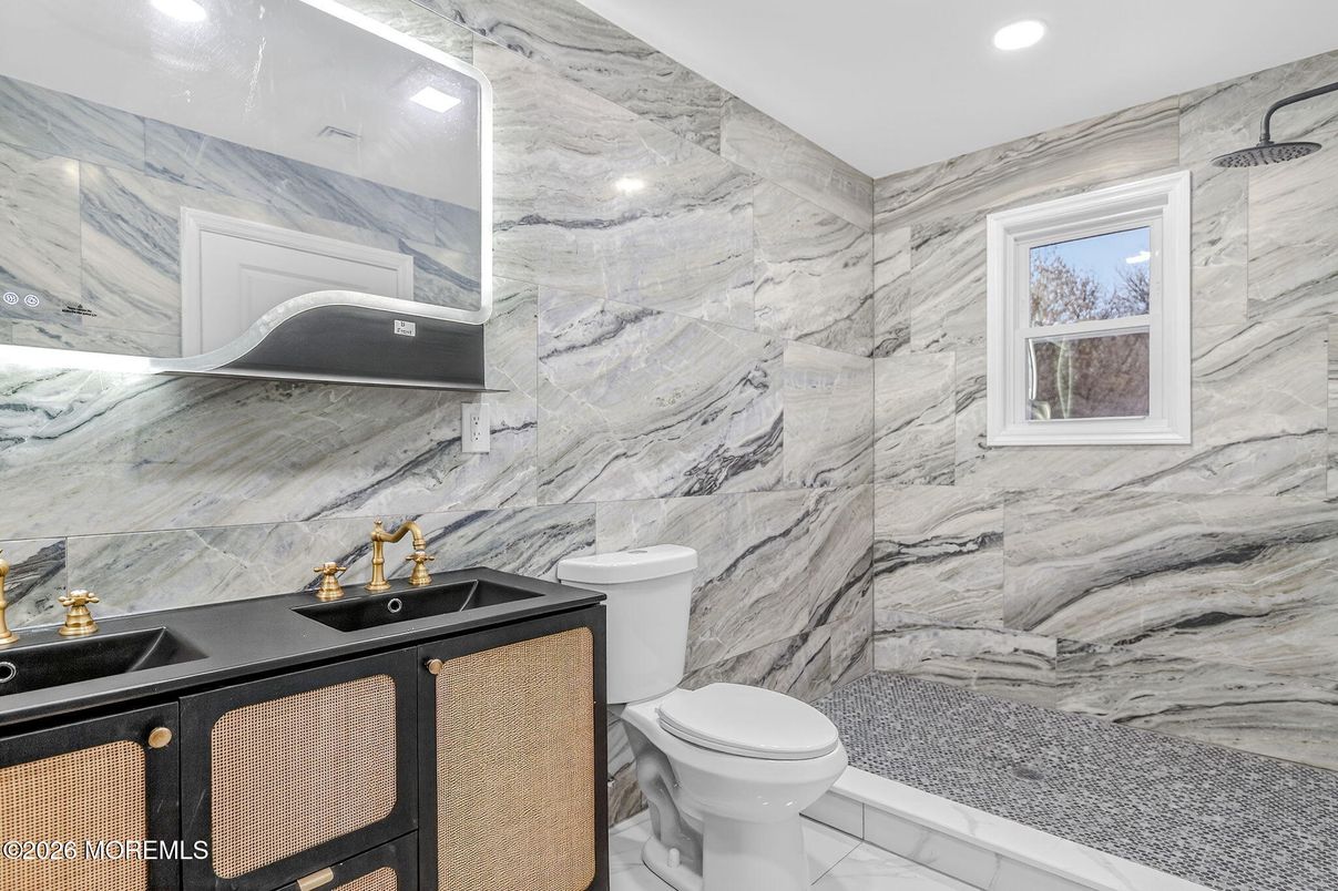 Bathroom, Interior, Marble, Marble Walls, Recessed Lighting