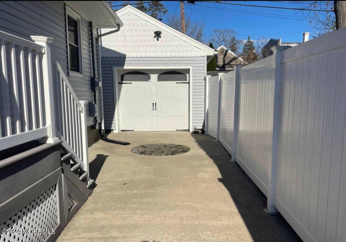 Detached Garage, Exterior