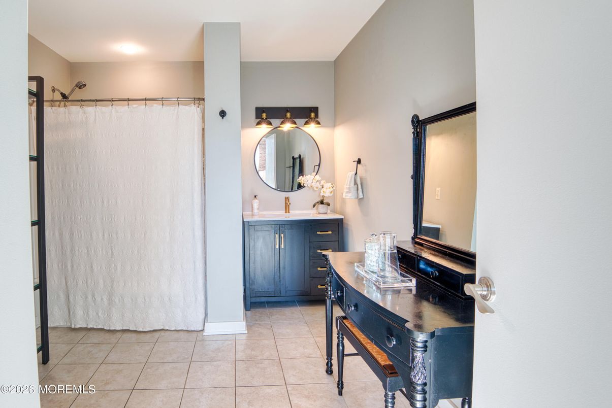 Bathroom, Interior, Recessed Lighting