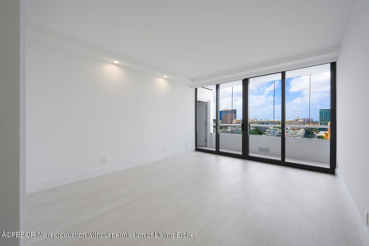 Empty room, Interior, Recessed Lighting, Water, Wood Texture Flooring