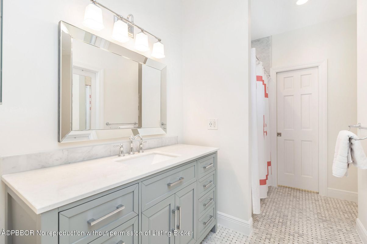 Bathroom, Interior, Recessed Lighting