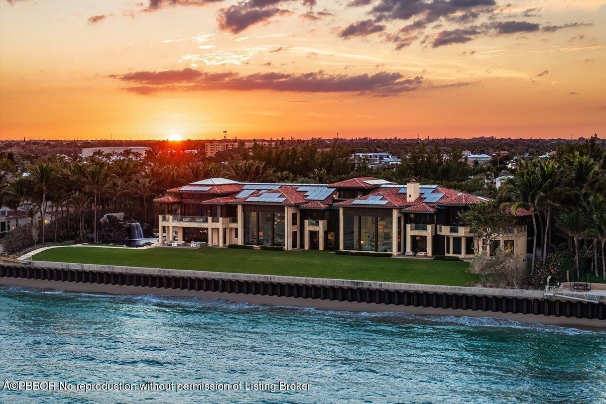 Exterior, Lake