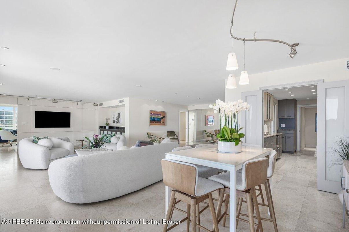 Dining room, Interior, Kitchen, Living room, Pendant Lights, Recessed Lighting