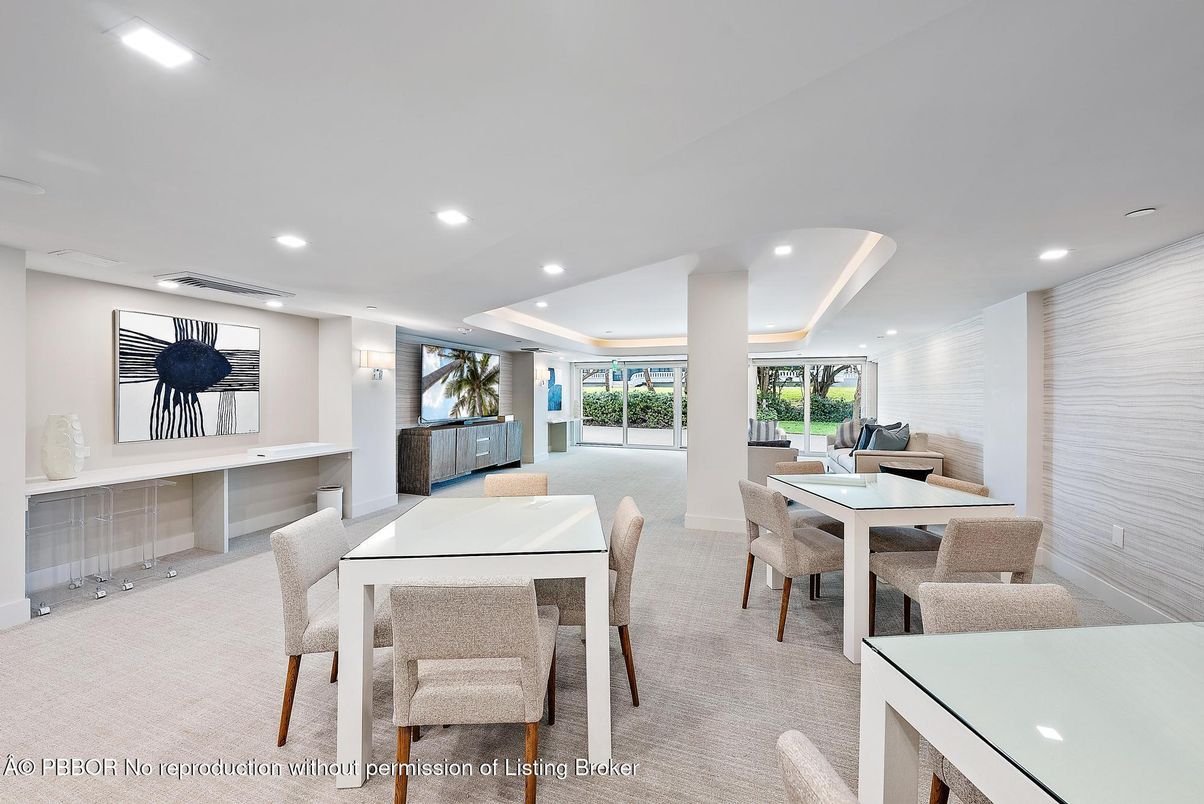 Dining room, Interior, Recessed Lighting