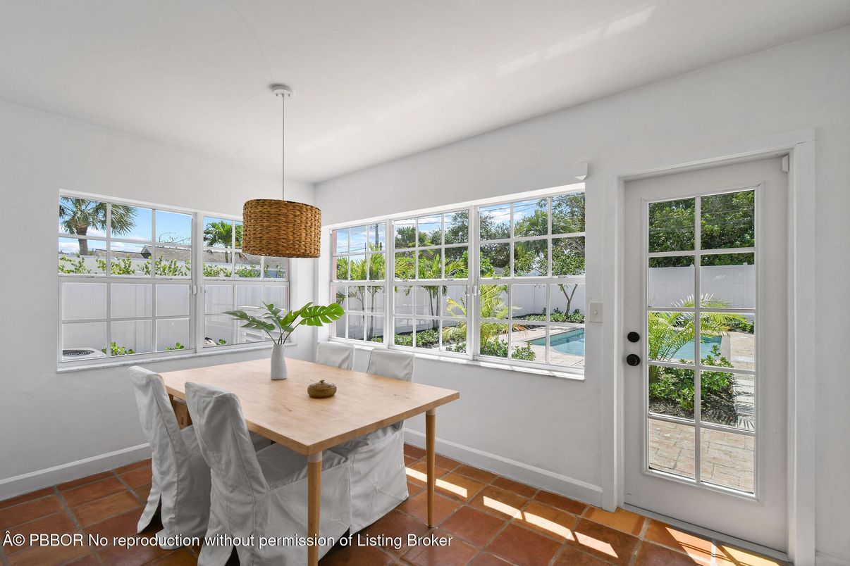 Dining room, Interior, Pendant Lights, Water