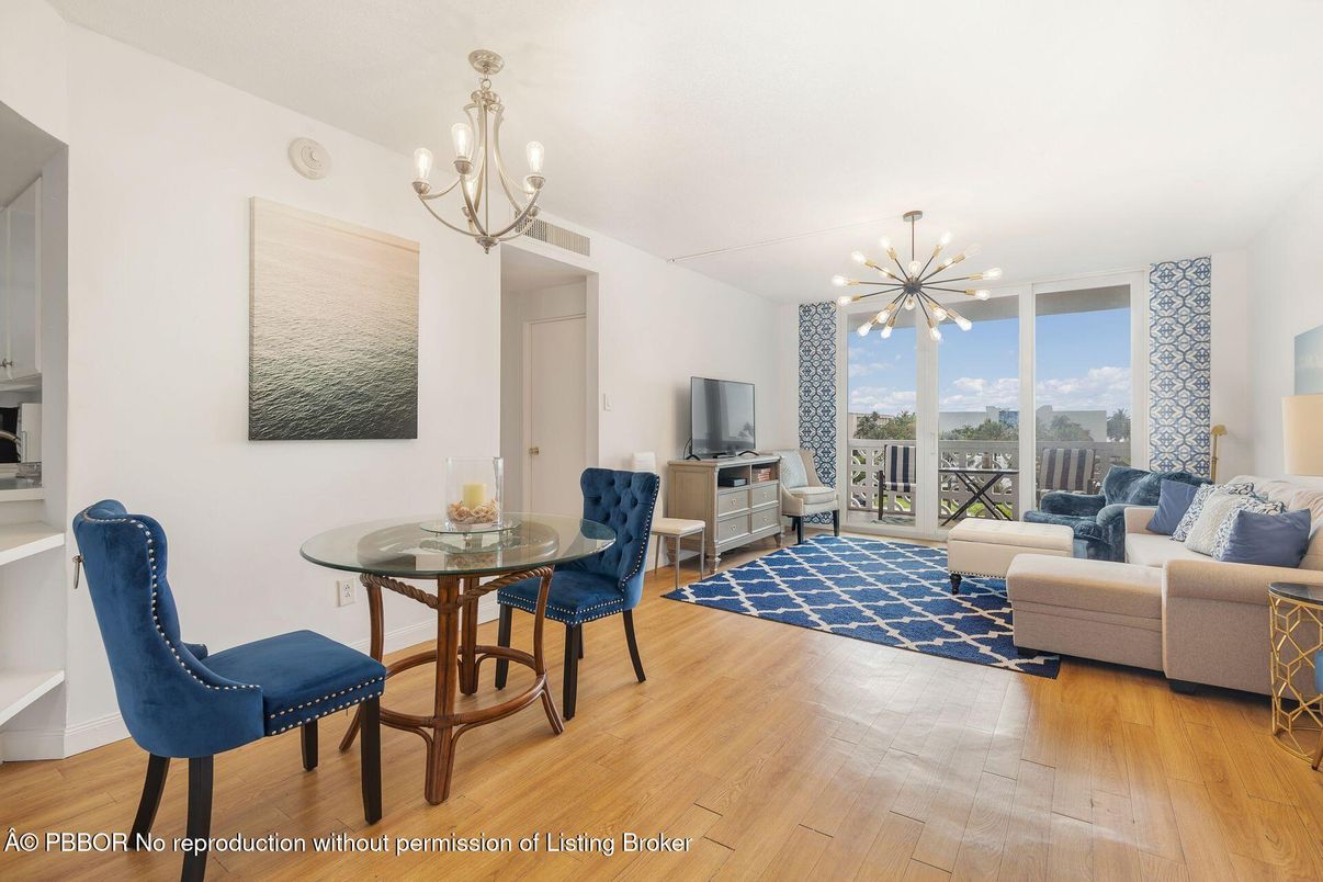 Chandelier, Dining room, Interior, Living room, Pendant Lights, Wood Texture Flooring