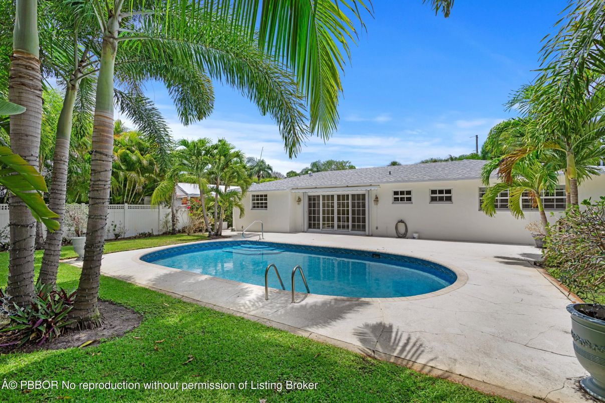 Exterior, Pool