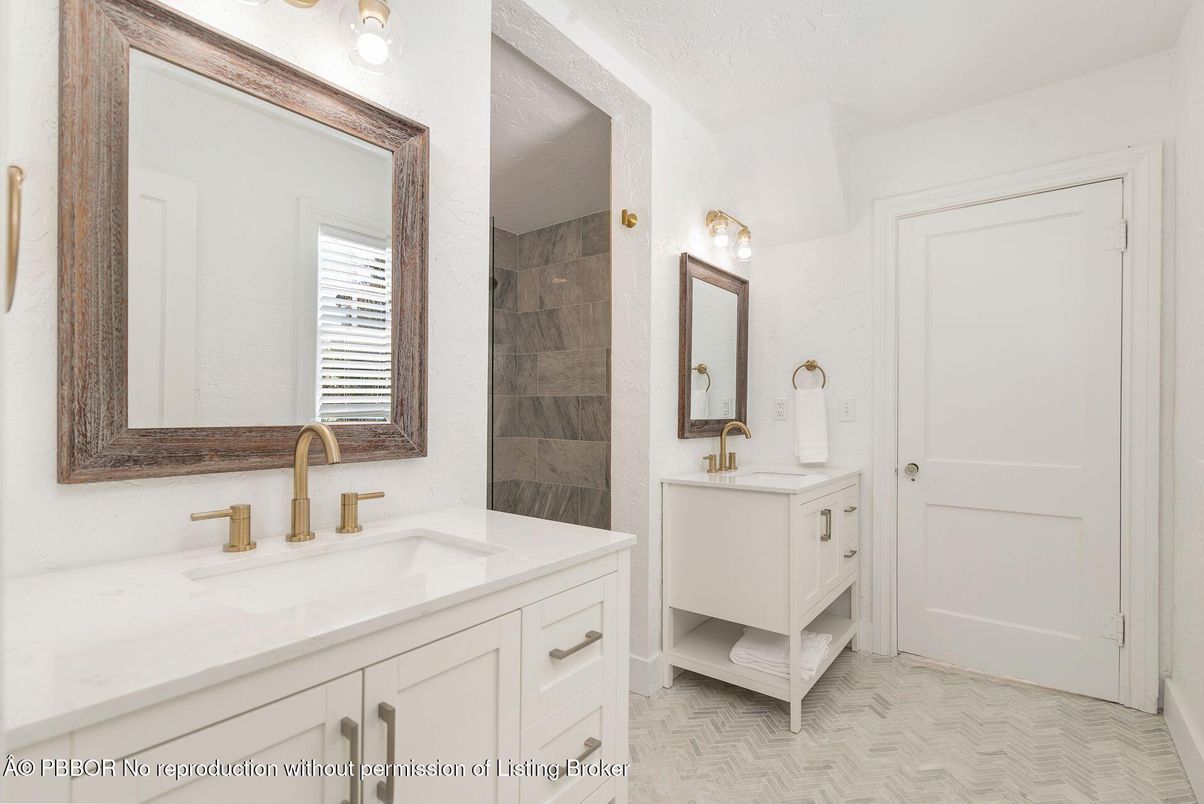 Bathroom, Dual Sink Vanities, Interior