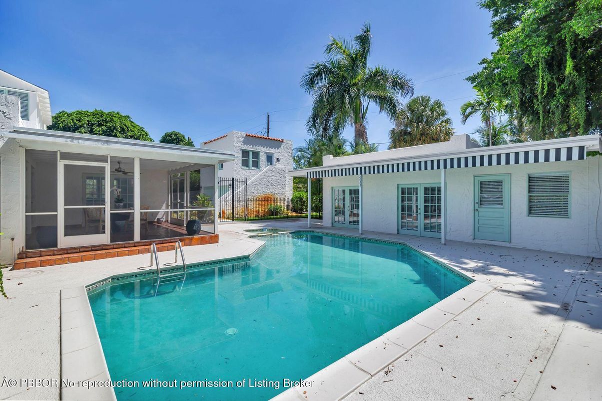 Exterior, Pool