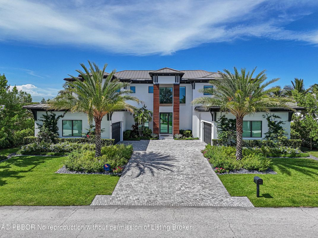 Exterior, Facade, Mediterranean