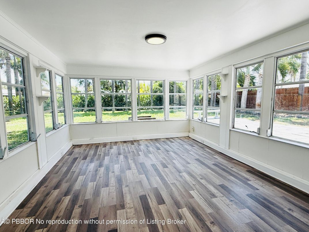Empty room, Interior, Sun Room, Wood Texture Flooring