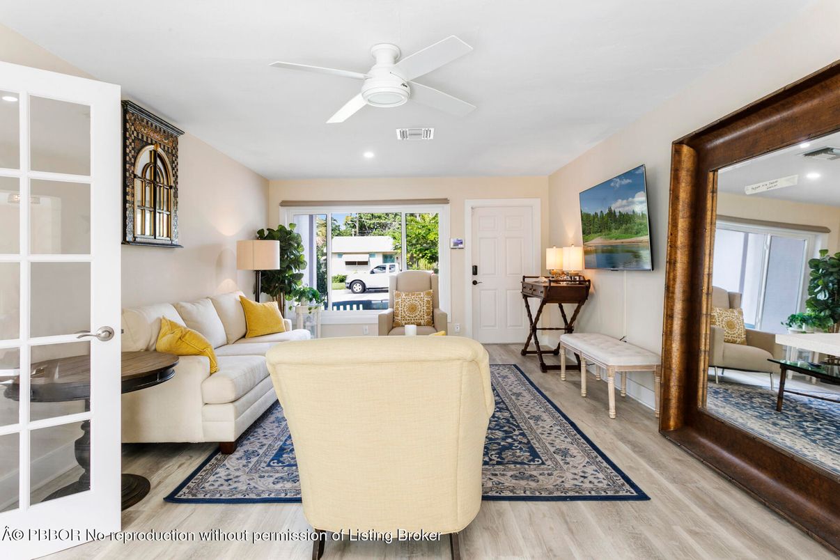 Interior, Living room, Recessed Lighting, Wood Texture Flooring
