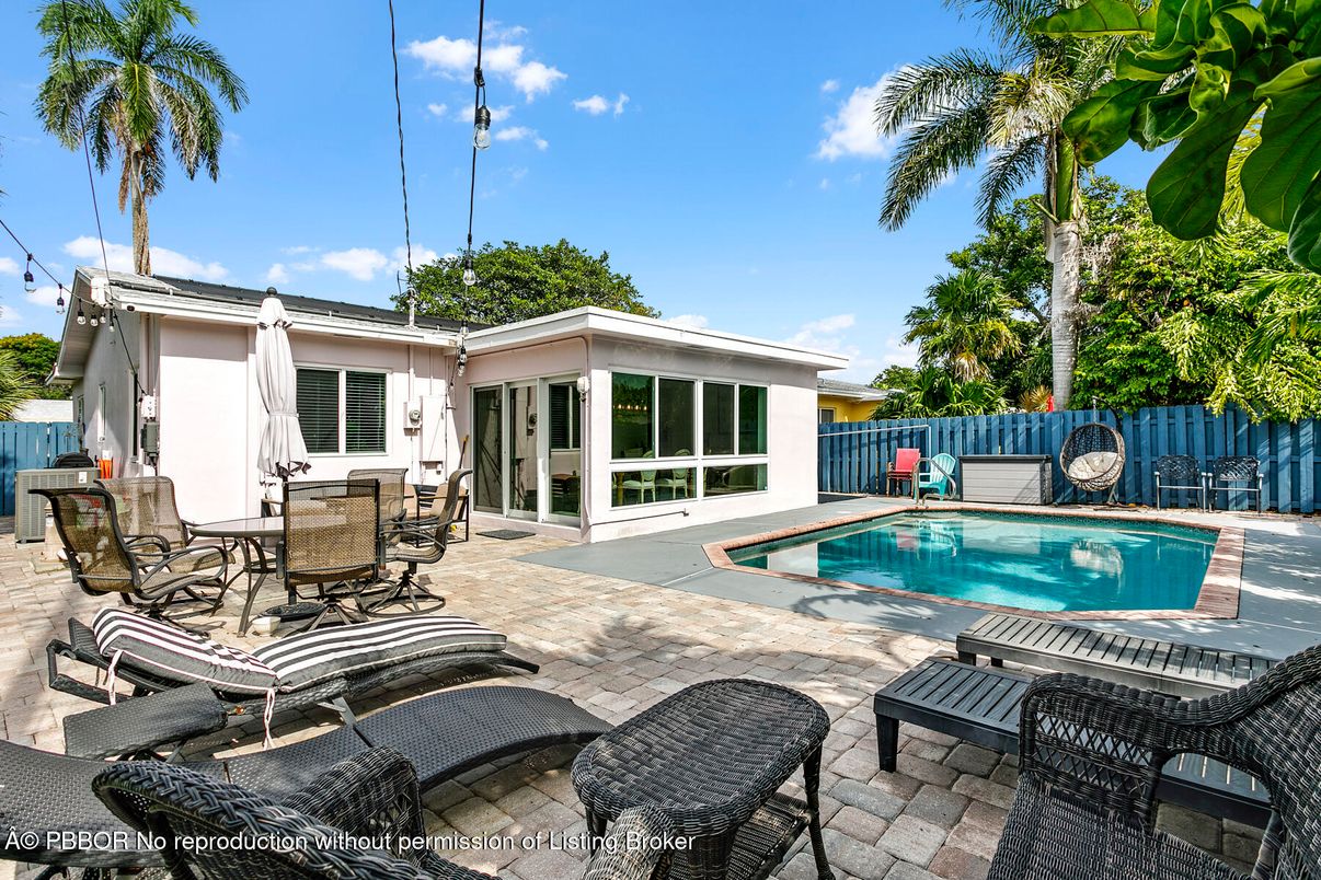 Exterior, Pool