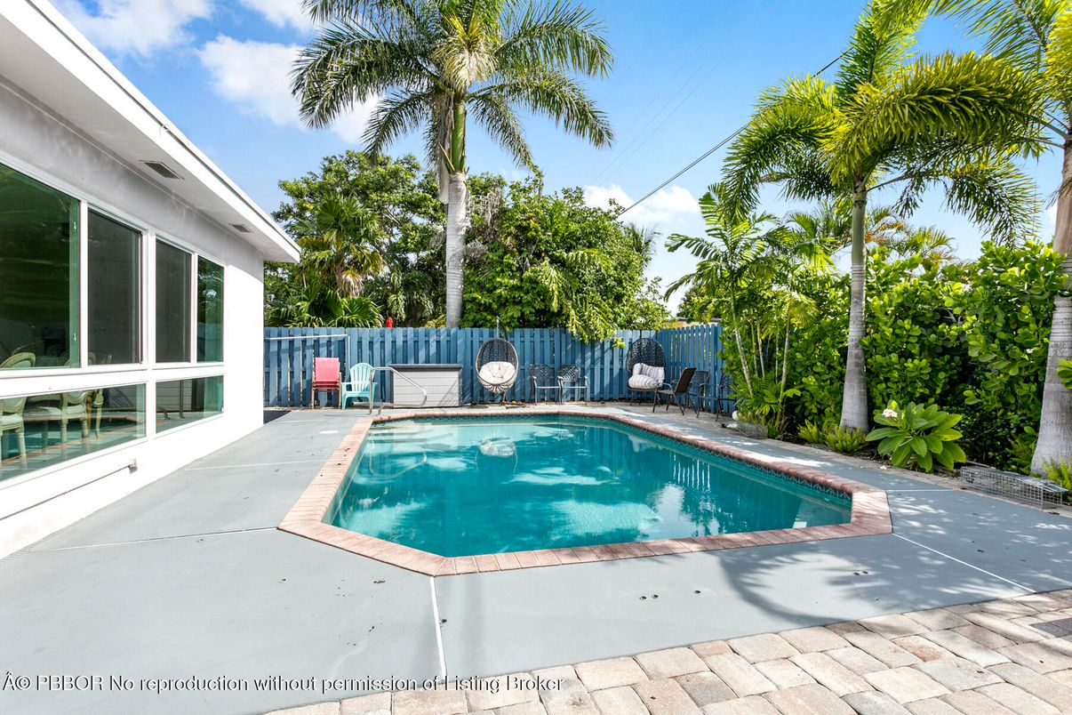Exterior, Pool