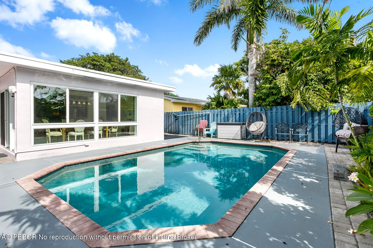 Exterior, Pool