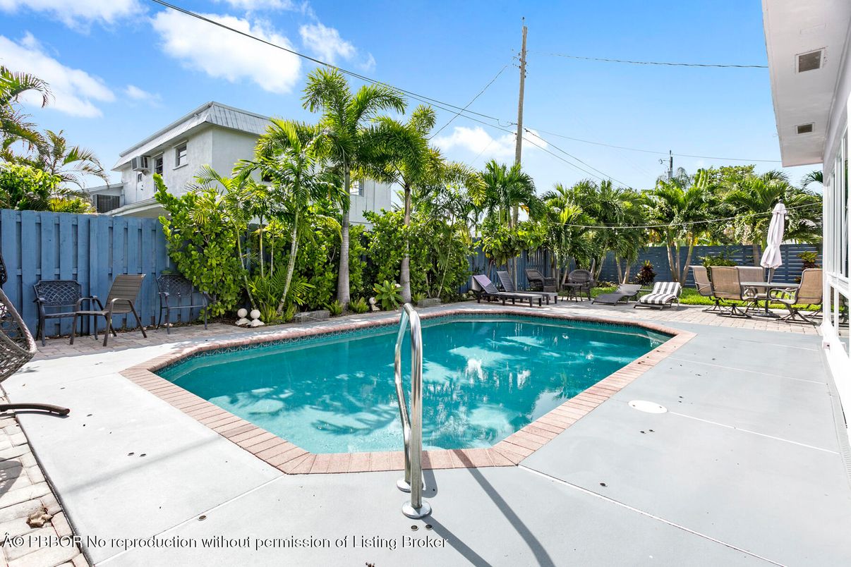 Exterior, Pool