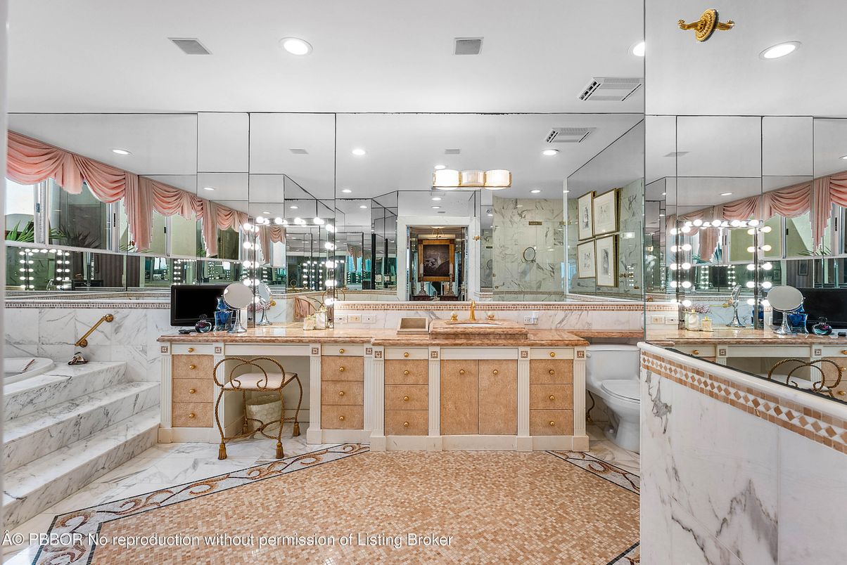 Bathroom, Interior, Marble, Recessed Lighting