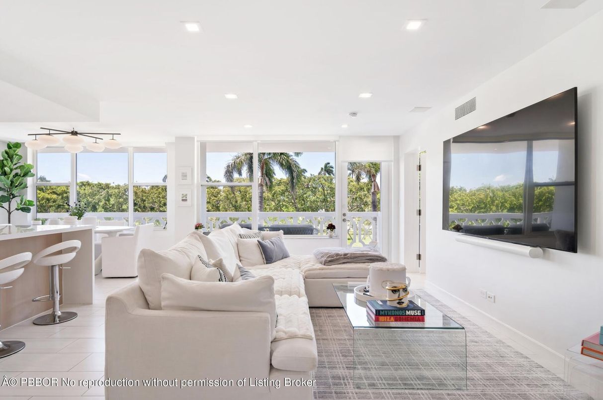 Dining room, Interior, Living room, Recessed Lighting