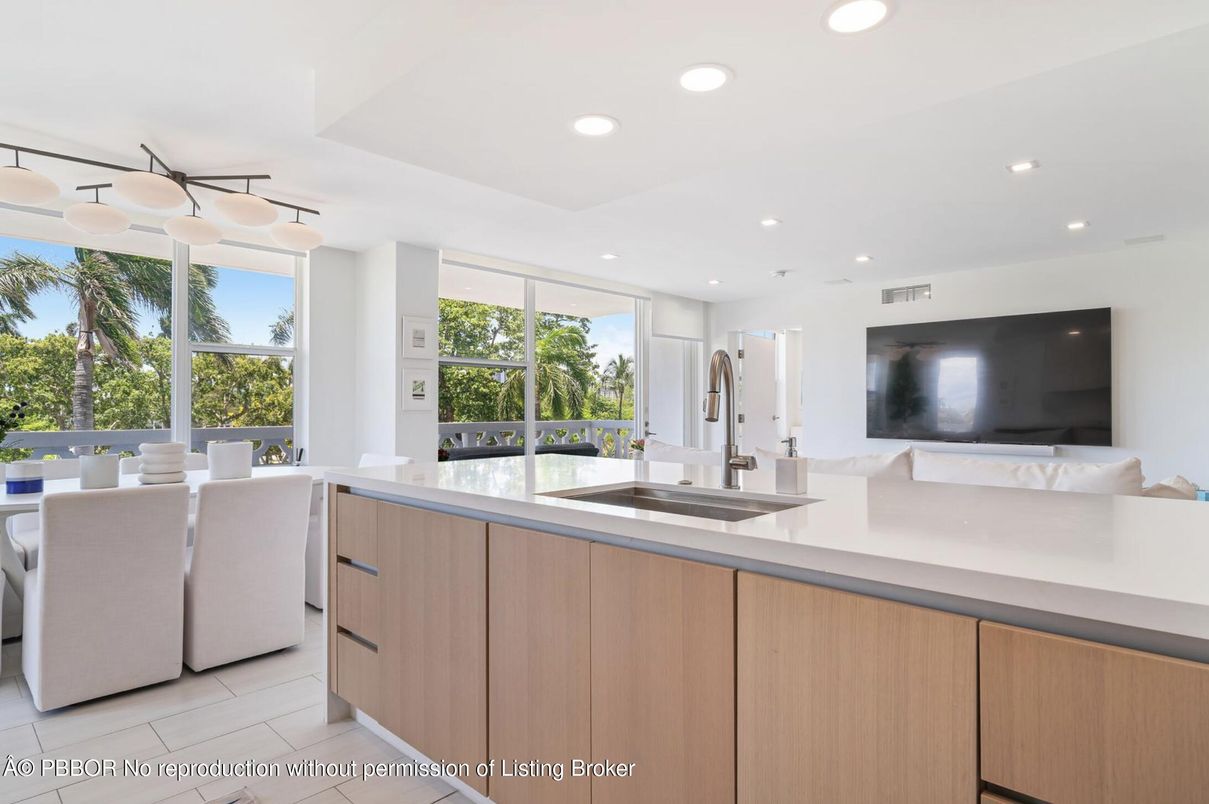 Dining room, Interior, Kitchen, Living room, Recessed Lighting