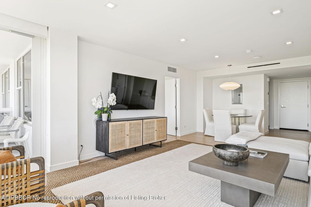 Dining room, Interior, Living room, Pendant Lights, Recessed Lighting, Wood Texture Flooring