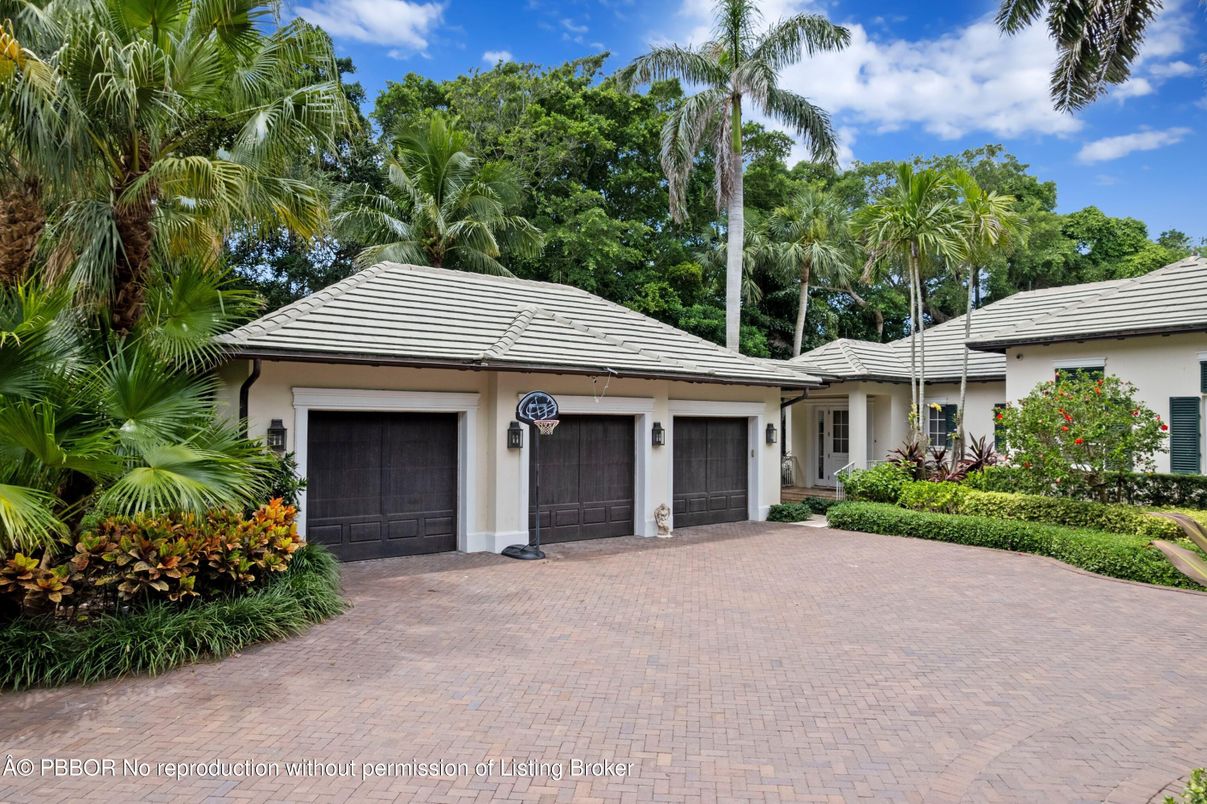 Attached, Exterior, Facade, Ranch