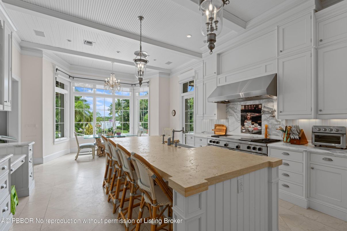 Chandelier, Dining room, Interior, Kitchen, Pendant Lights, Recessed Lighting, Stainless Steel Appliances