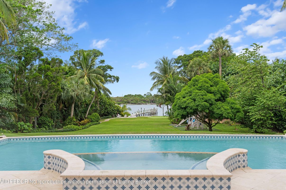 Exterior, Pool, Water