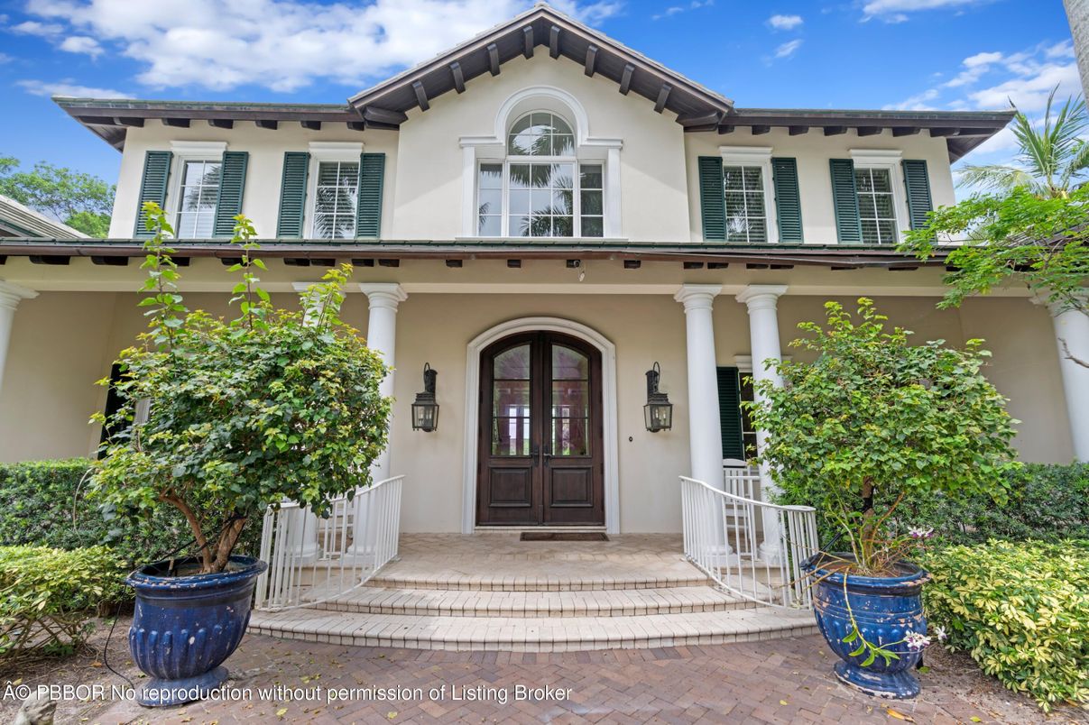 Exterior, Facade, Mediterranean