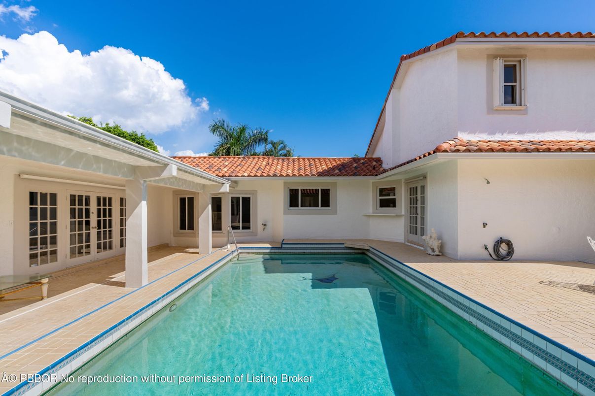 Exterior, Pool