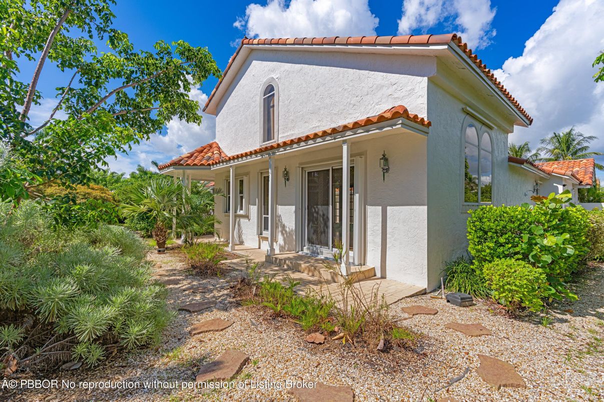 Exterior, Facade, Spanish Mediterranean