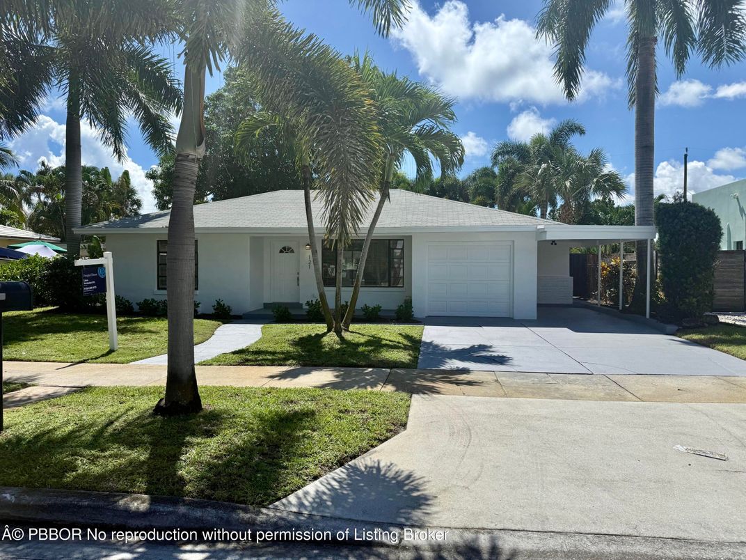 Attached, Exterior, Facade, Ranch