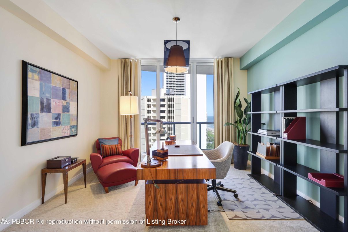 Home Office, Interior