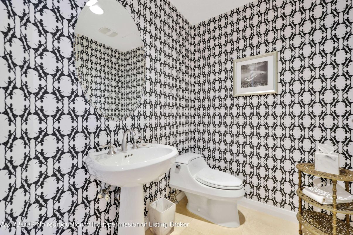 Bathroom, Interior, Recessed Lighting