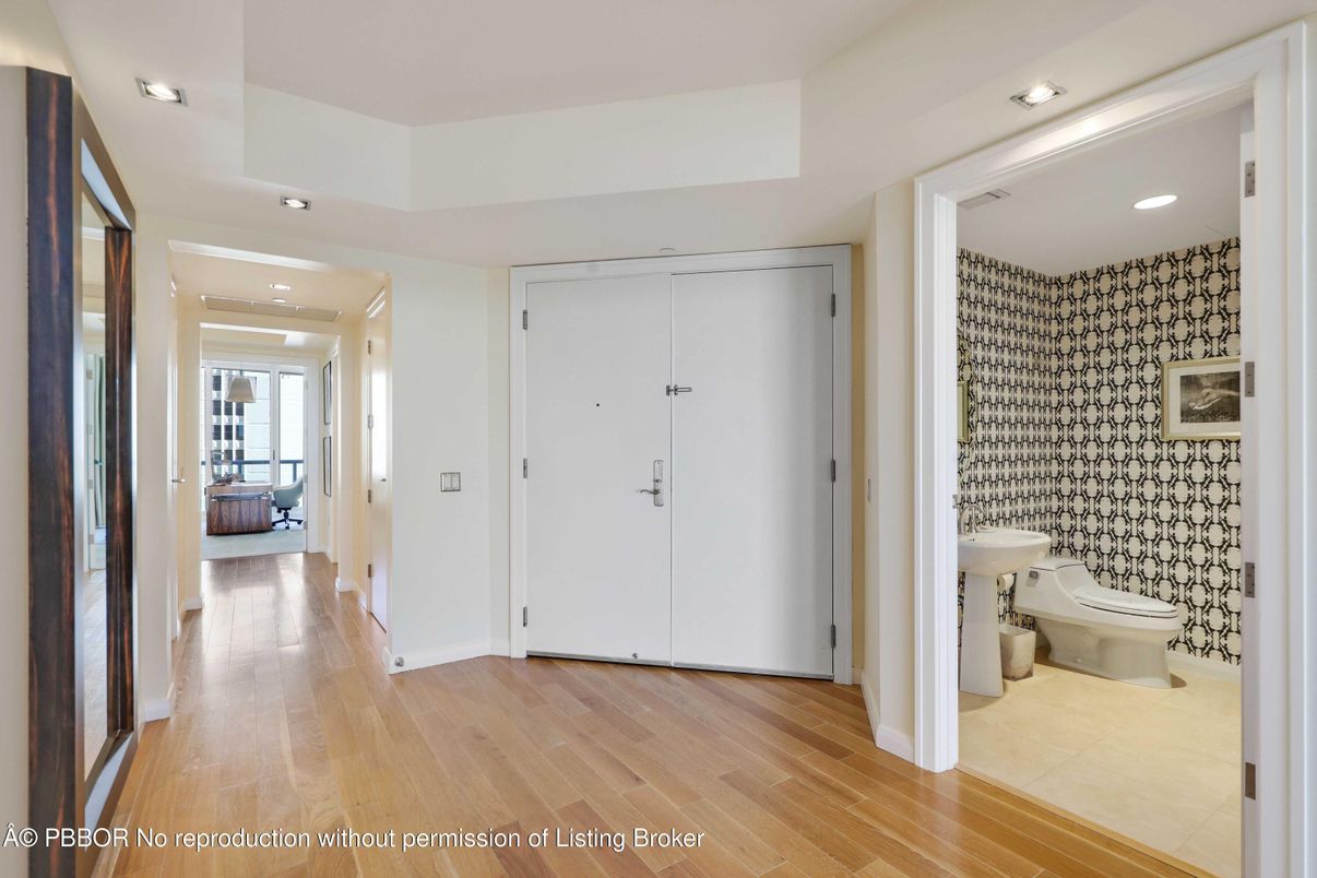 Bathroom, Interior, Recessed Lighting, Wood Texture Flooring
