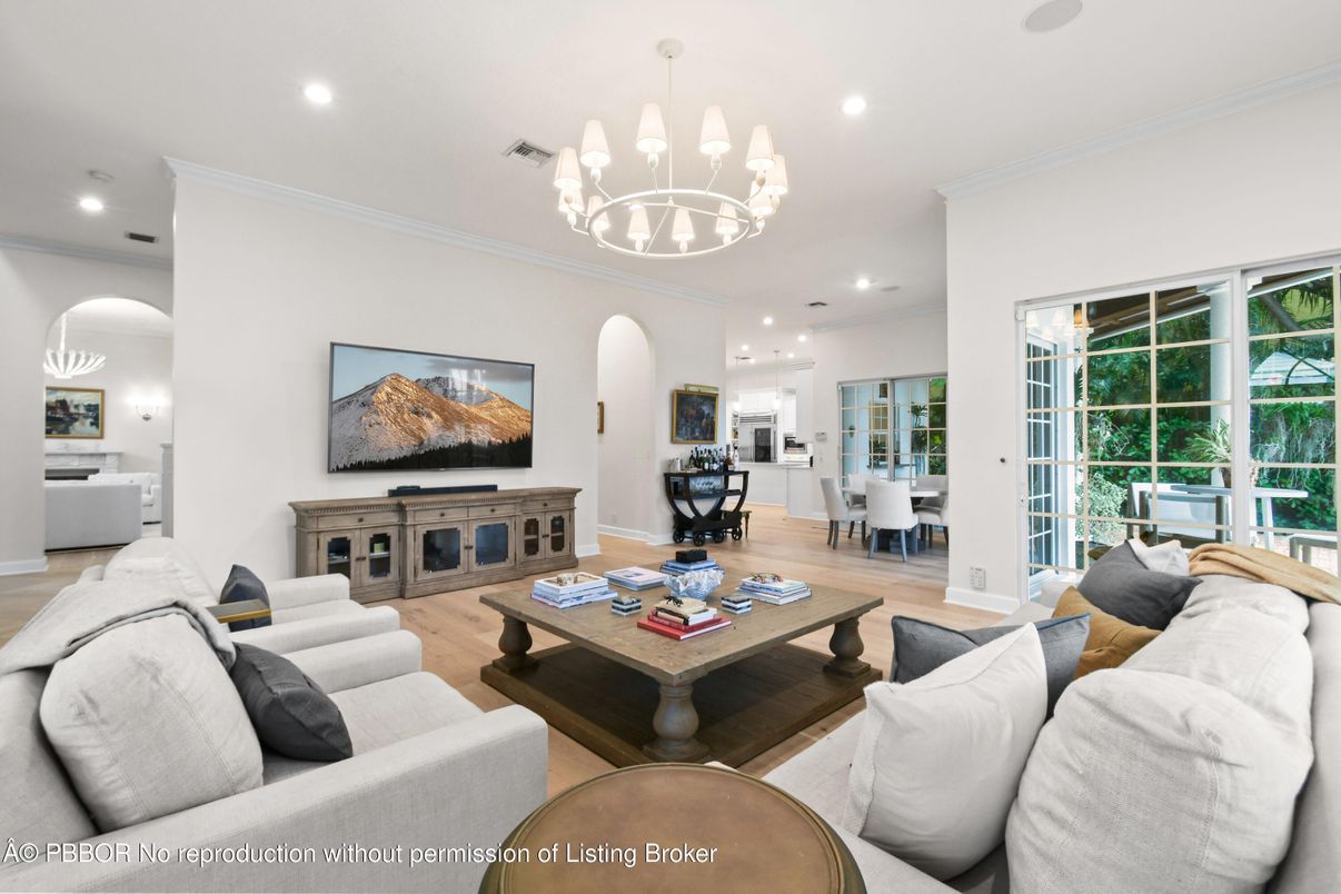 Chandelier, Dining room, Interior, Living room, Pendant Lights, Recessed Lighting, Wood Texture Flooring