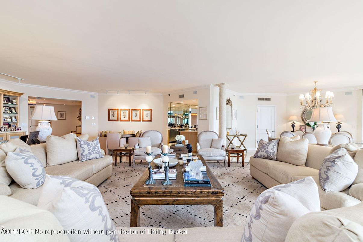 Chandelier, Dining room, Interior, Living room
