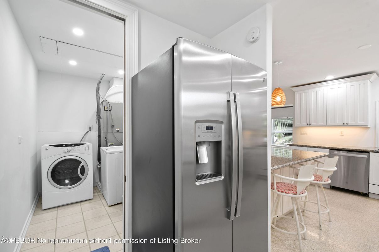 Interior, Kitchen, Recessed Lighting, Stainless Steel Appliances, Washer