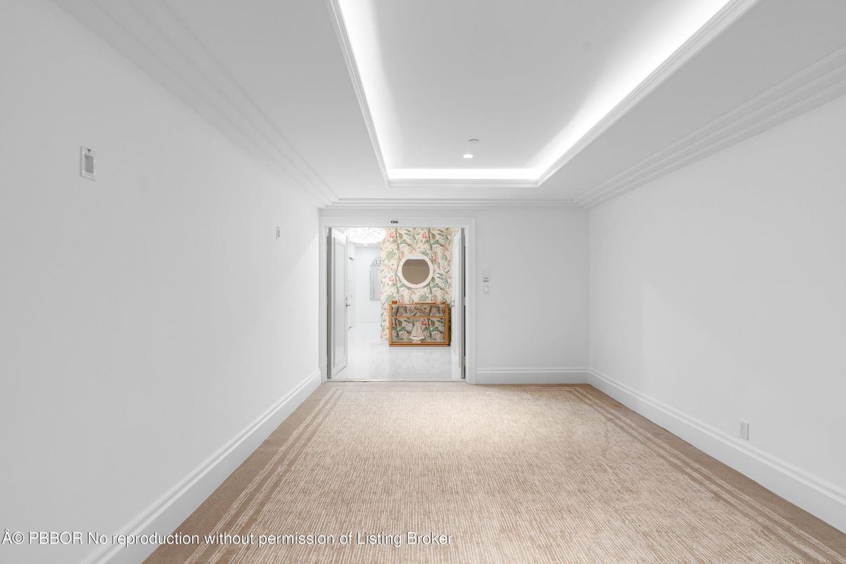 Empty room, Interior, Recessed Lighting