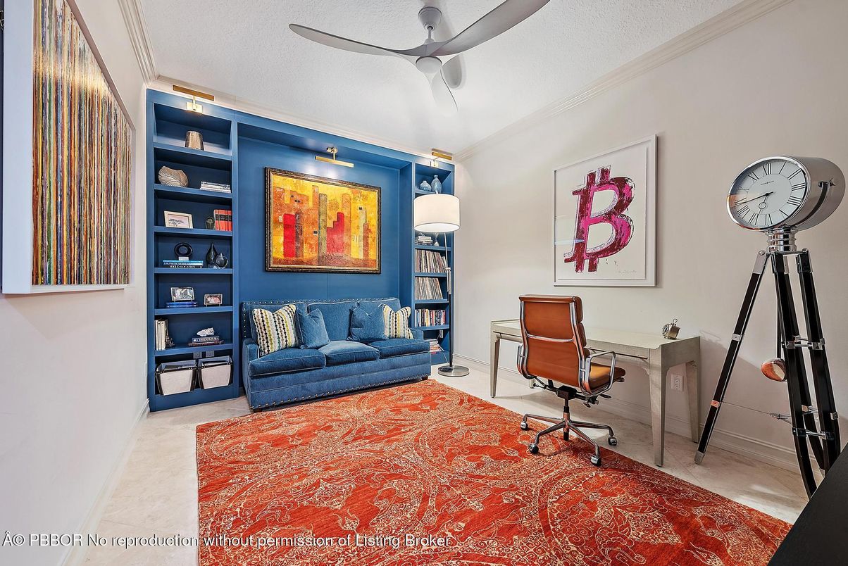 Home Office, Interior