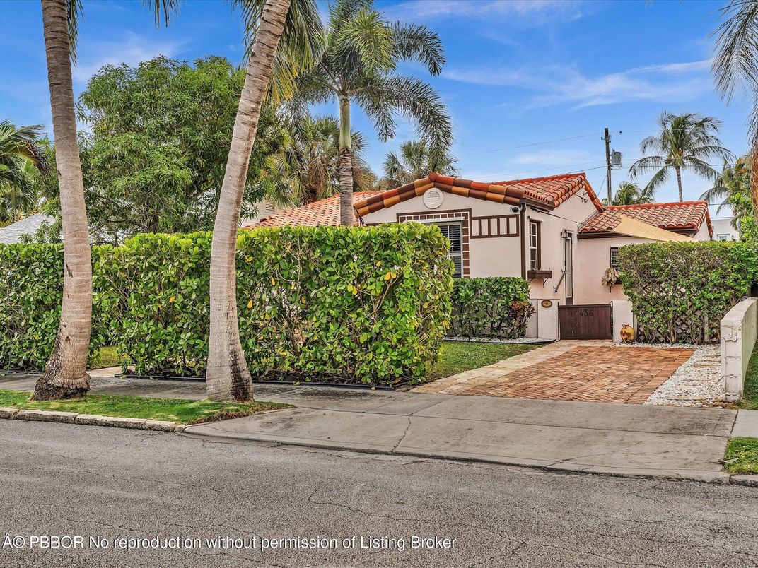 Exterior, Facade, Spanish Mediterranean